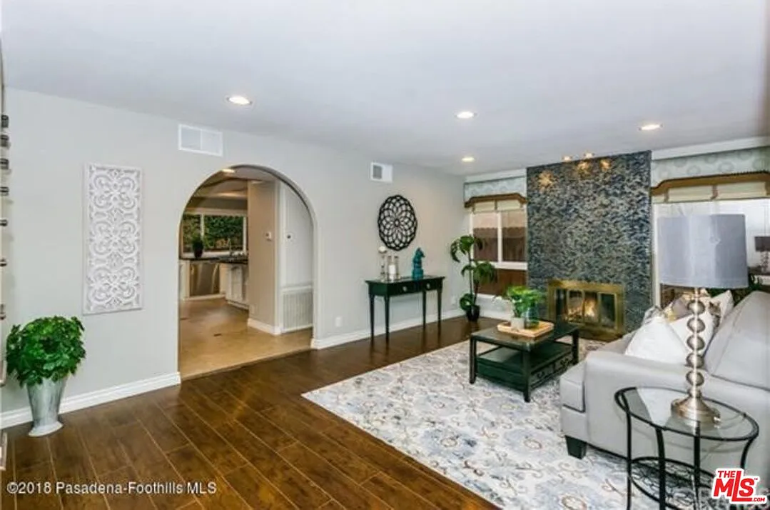 2 bed, 2.5 bath, 1598 sqft, $3,600 — Photo 3