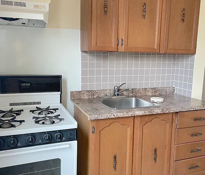 466 Wyandotte St W #MAIN — Photo 5