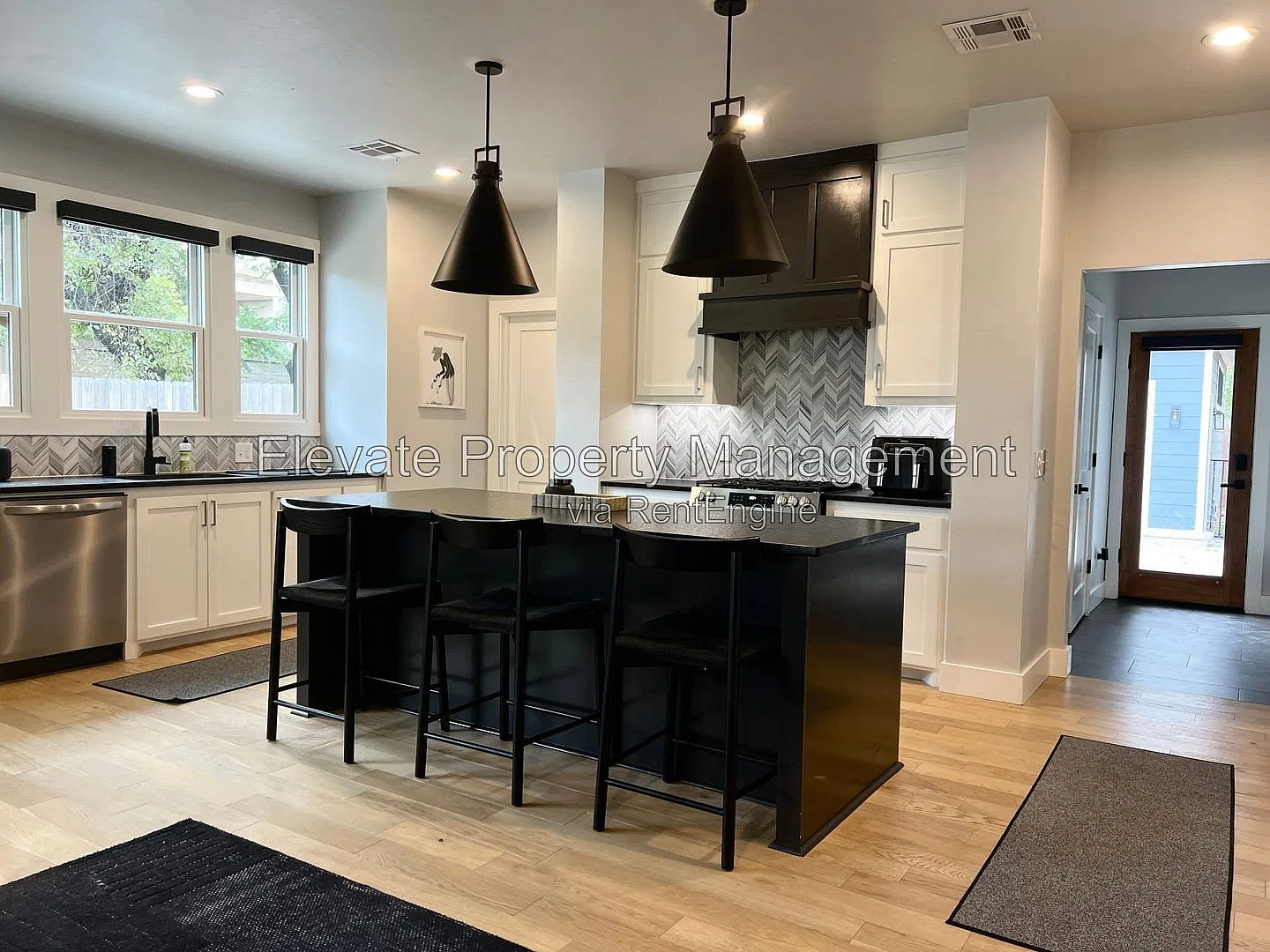 3 bed, 2.5 bath, 2003 sqft, $3,495 — Photo 2