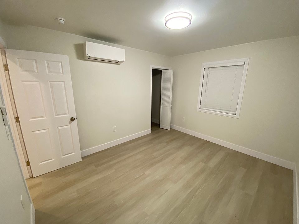 2nd image of 1943 Alfreda Blvd #B
