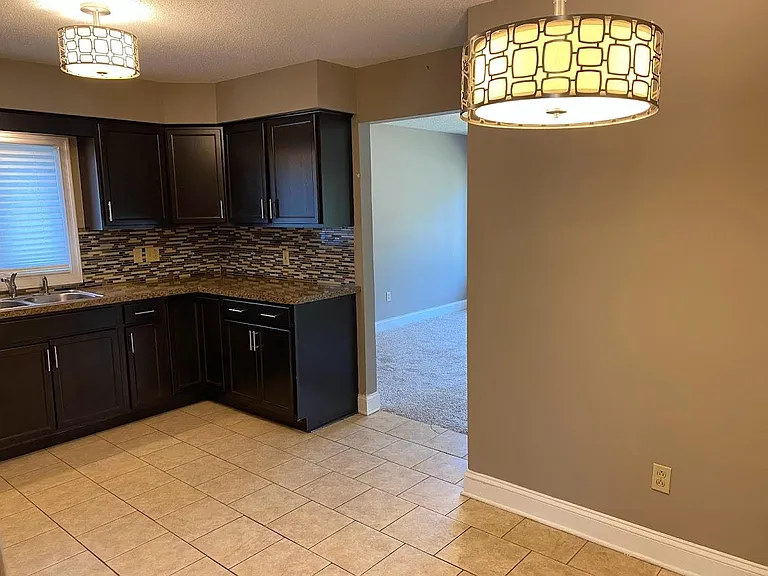 49 Red Oak Dr — Photo 5