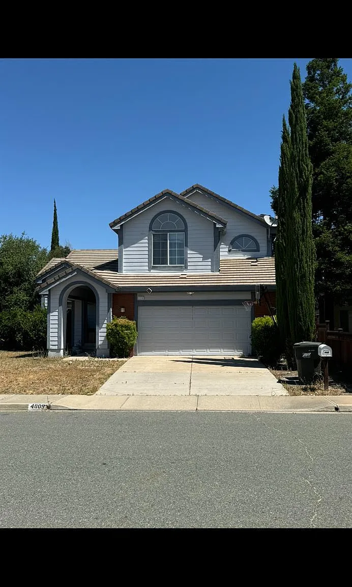4 bed, 2.5 bath, 2188 sqft, $3,200 — Photo 1