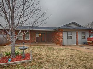 1028 NW 25th St, Moore, OK 73160