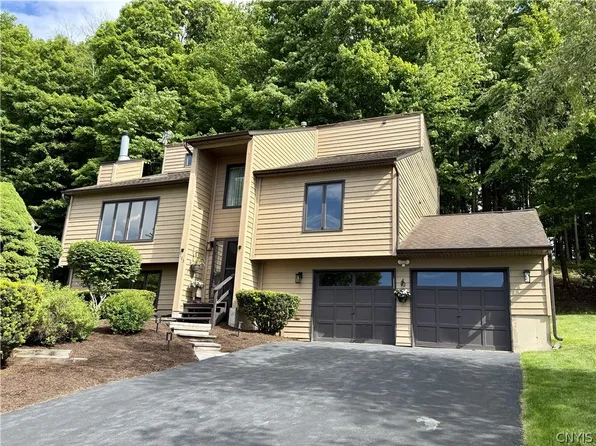 103 Viceroy Dr, Camillus, NY 13031