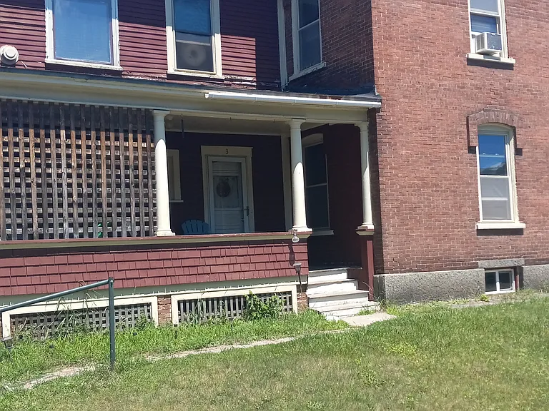 591 Railroad St #2 — Photo 23