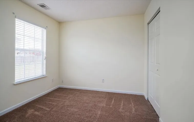 120 Katrina Ct — Photo 3