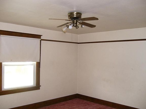 4th image of 2525 Hunter Ave