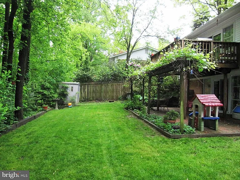 3913 Moss Dr — Photo 20