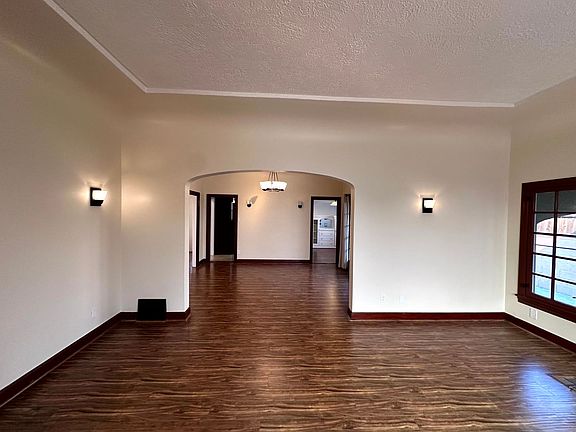 5th image of 5435 Hillcrest Dr