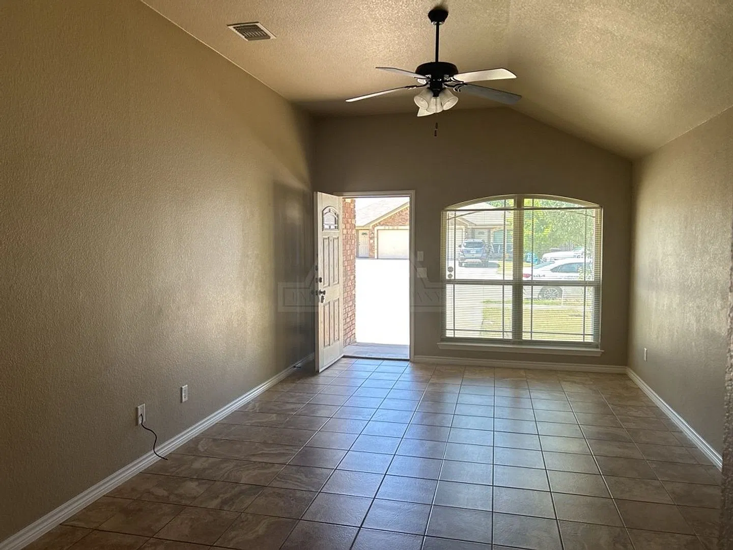 504 Sladecek, Killeen — Photo 3