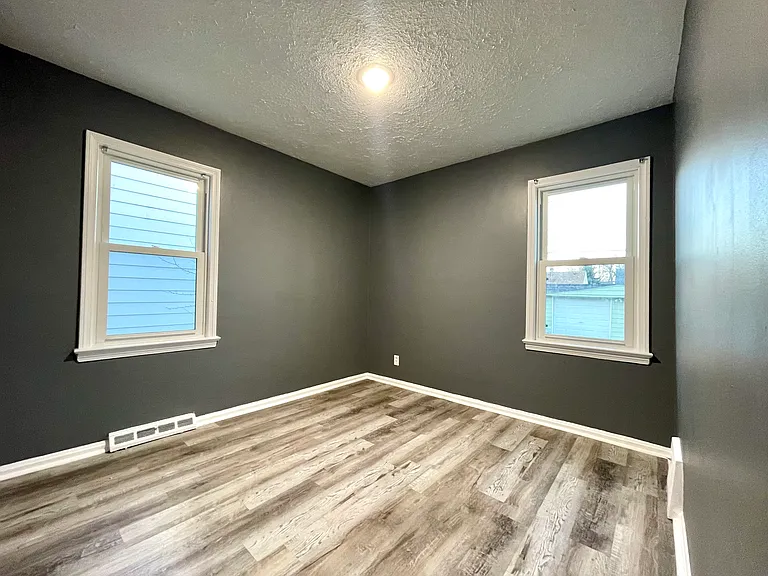 14207 Tabor Ave — Photo 5