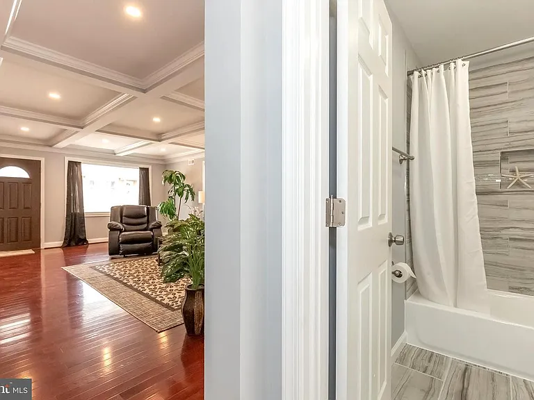 7 Robinson Ave — Photo 14