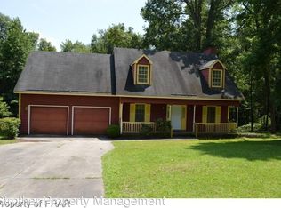 8238 Shoreway Dr, Fayetteville, NC 28304