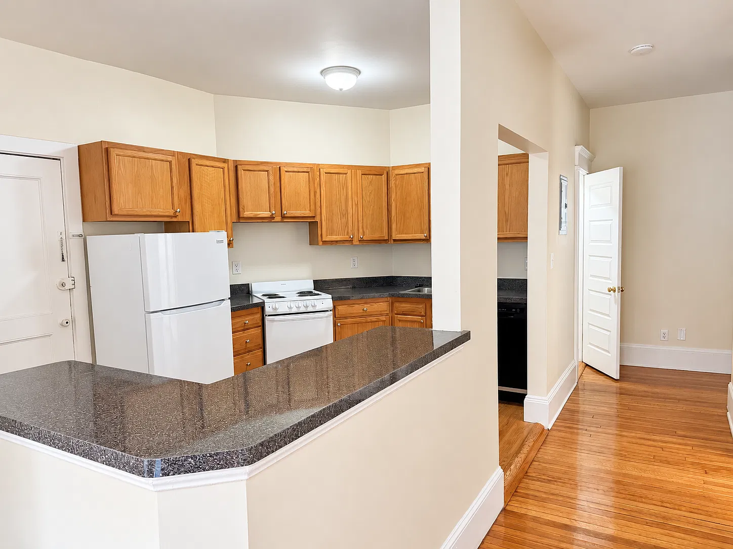 2 bed, 800 sqft, $3,045 — Photo 1