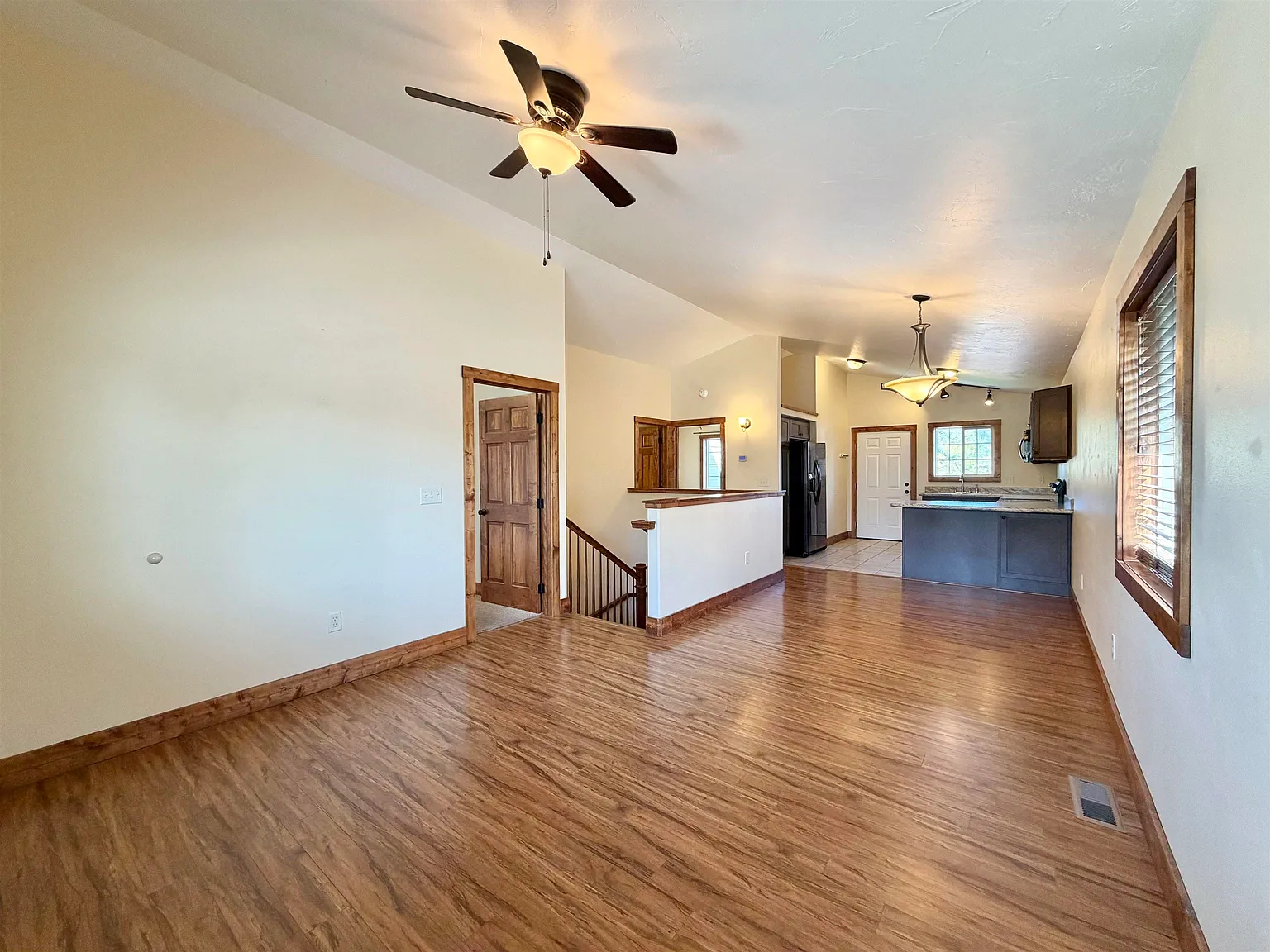 3 bed, 2.0 bath, 1668 sqft, $1,900 — Photo 4