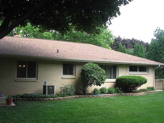 3rd image of 816 Sunrise Ln