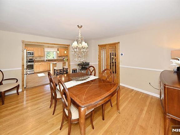 5th image of 142 Geiger Dr