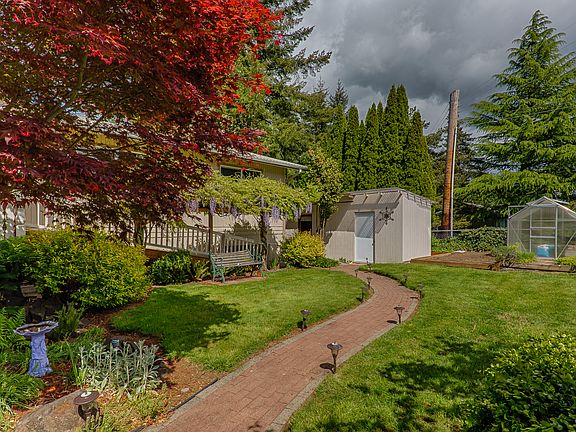 5th image of 300 Beacon Hill Dr.