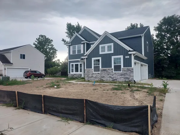 7137 Primrose Ln, Grand Blanc, MI 48439