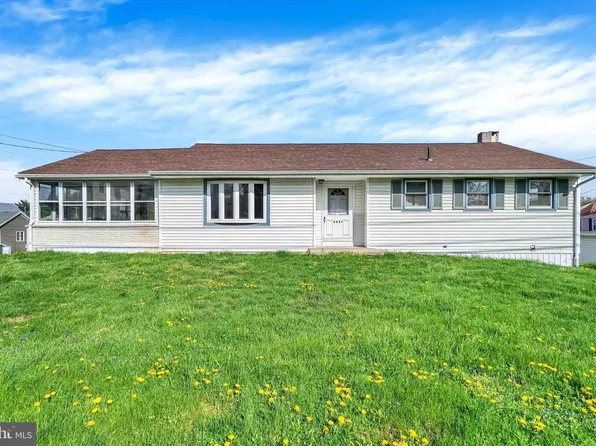 2081 Park St, Dover, PA 17315