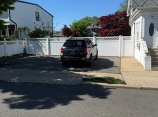 38 Grant Ave, Bethpage, NY 11714