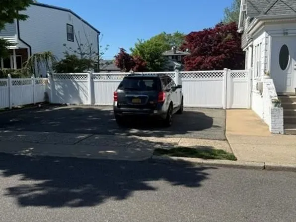 38 Grant Ave, Bethpage, NY 11714