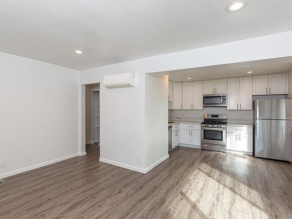 4th image of 822 D Ave #822
