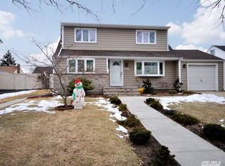 731 Woodside Dr, Wantagh, NY 11793