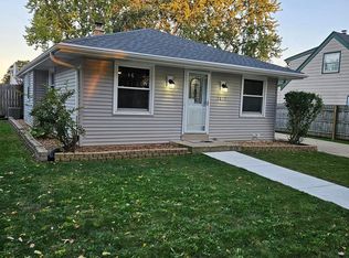 1817 Santa Barbara Dr, Waukesha, WI 53189