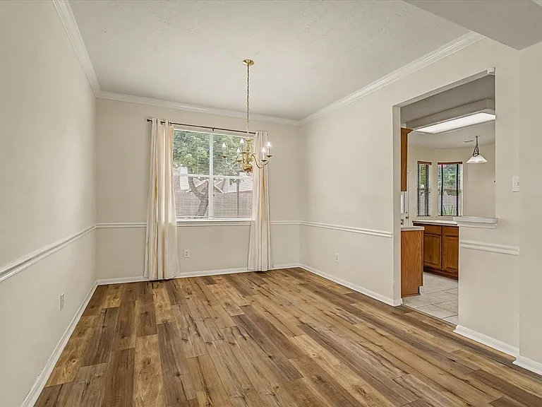 10840 Sycamore Dr N — Photo 11