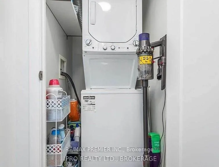 3391 Bloor St W #411 — Photo 9