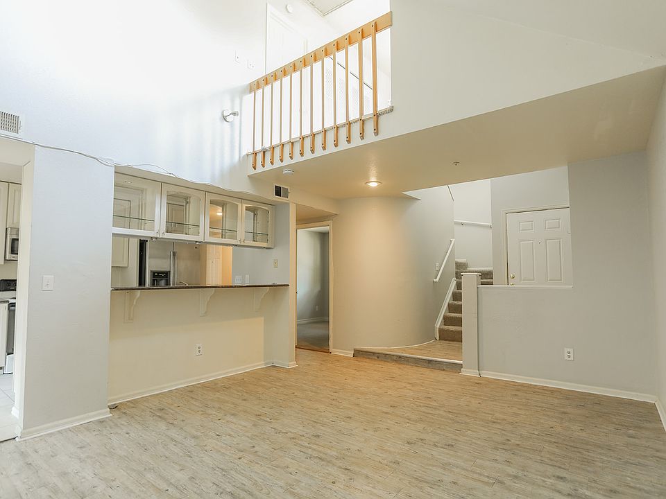 1915 Arapahoe Living Room