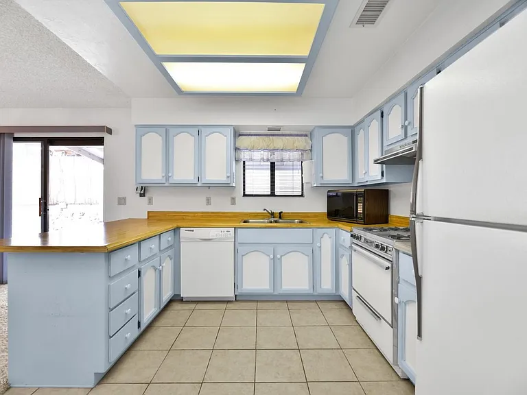 1602 Luna Ct — Photo 45