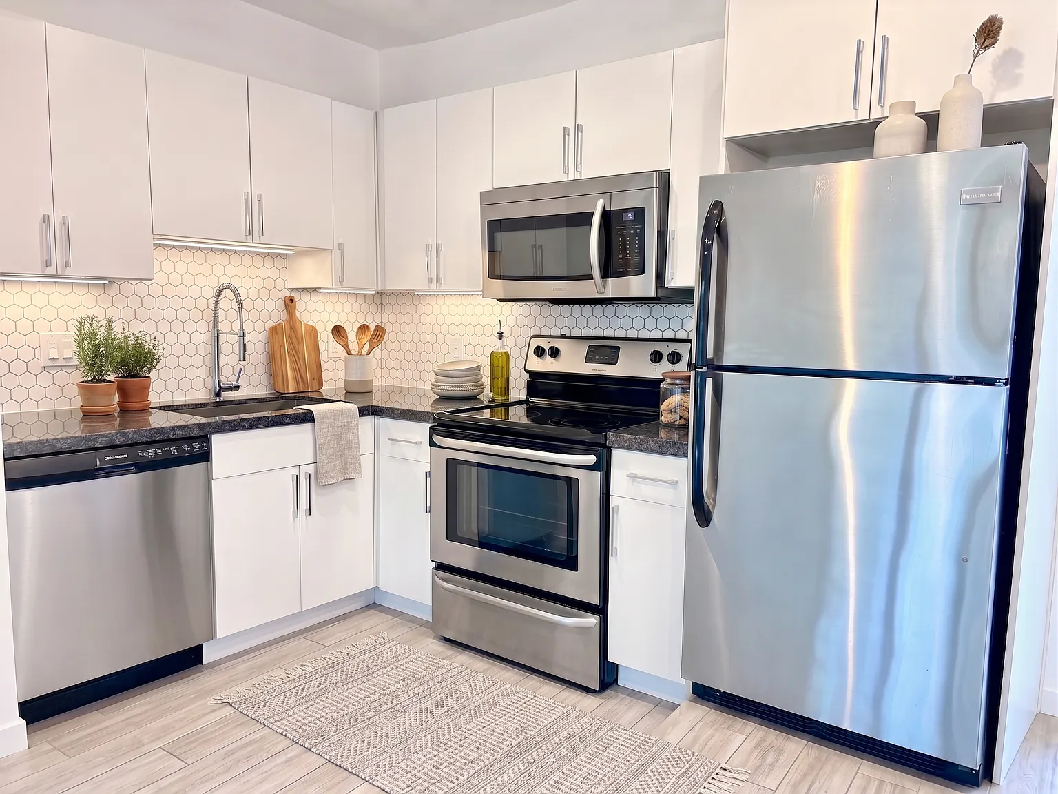 1 bed, 750 sqft, $1,595 — Photo 2