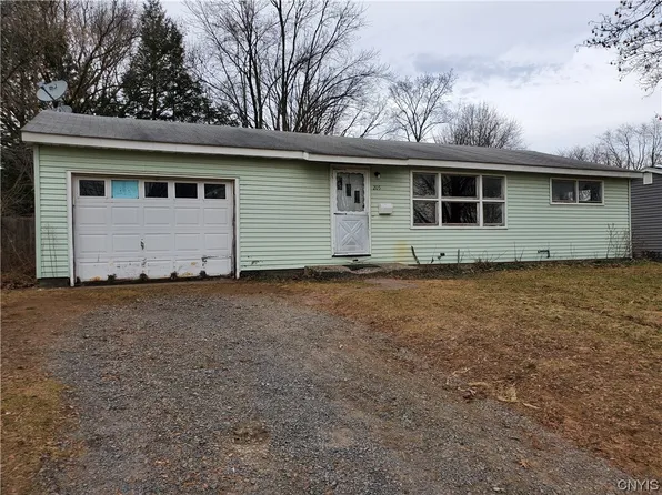 205 Baxton St, North Syracuse, NY 13212