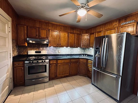 5th image of 5236 W Byron St #1