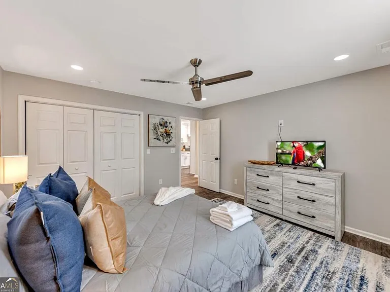 235 Georgia Ave N — Photo 15