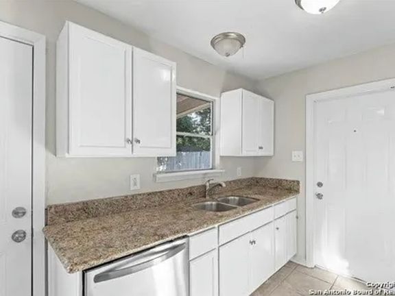 5th image of 1056 Curtiss Ave
