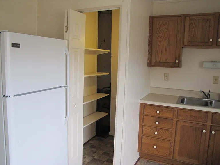 1305 Gilmore Cir — Photo 3