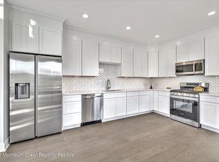 105 Hedgerow Ln, Manalapan, NJ 07726