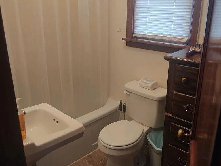 2309 N Ball Ave — Photo 3