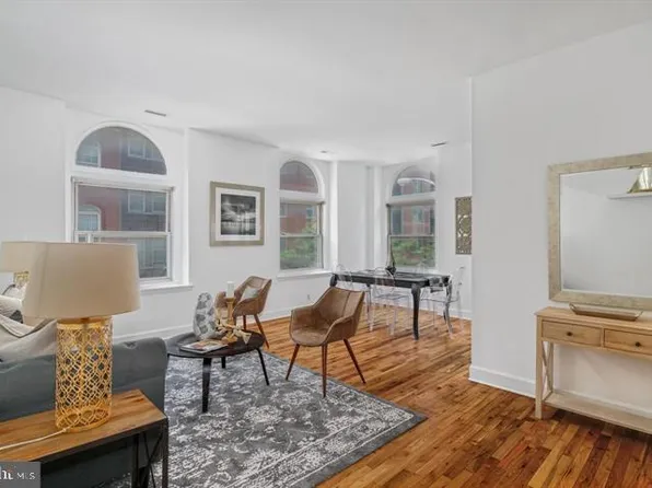 242 S 13th St APT D, Philadelphia, PA 19107