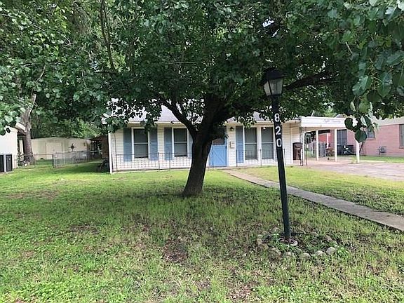 3rd image of 820 W Live Oak St
