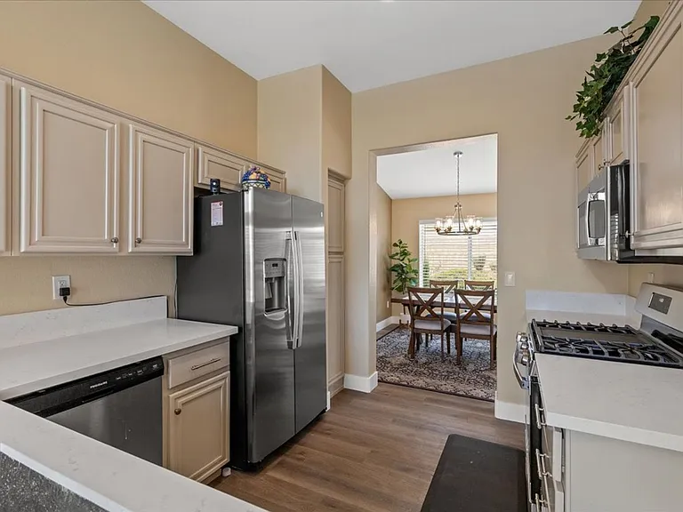 2705 Valley Downs Dr — Photo 12
