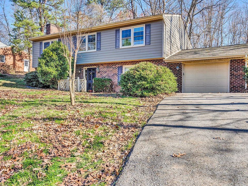 1st image of 2221 Donagale Dr NE