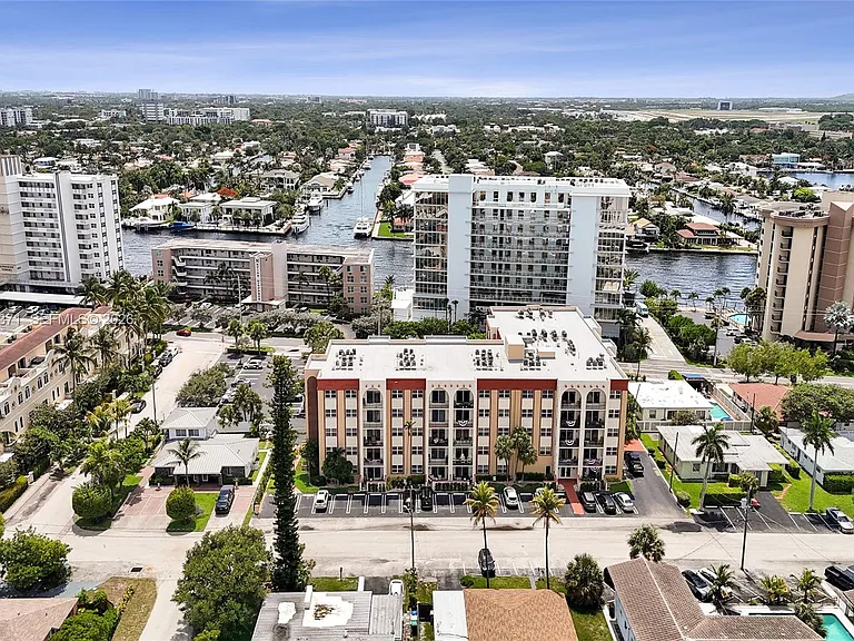 400 N Riverside Dr #501 — Photo 37