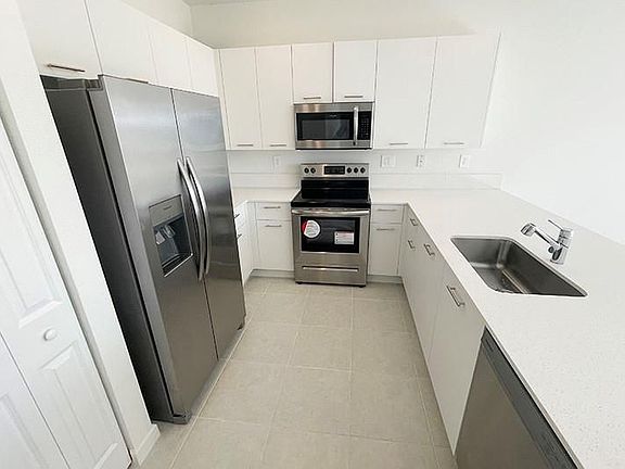 4th image of 2352 NW 125th St
