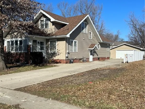 820 S 5th Ave E, Newton, IA 50208