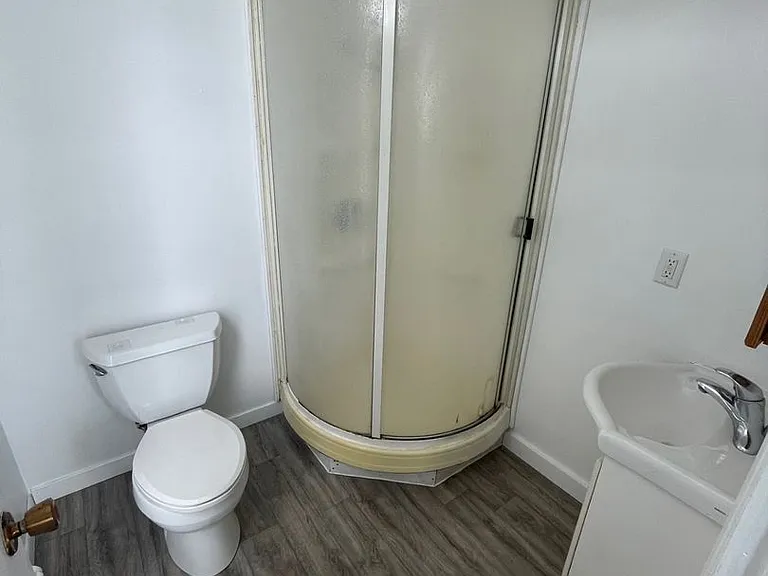 608 Norwood St — Photo 17