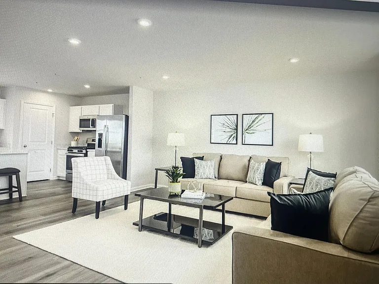 205 Tormore Dr — Photo 3